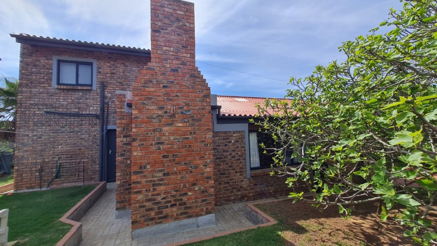 4 Bedroom Property for Sale in Boggomsbaai Western Cape